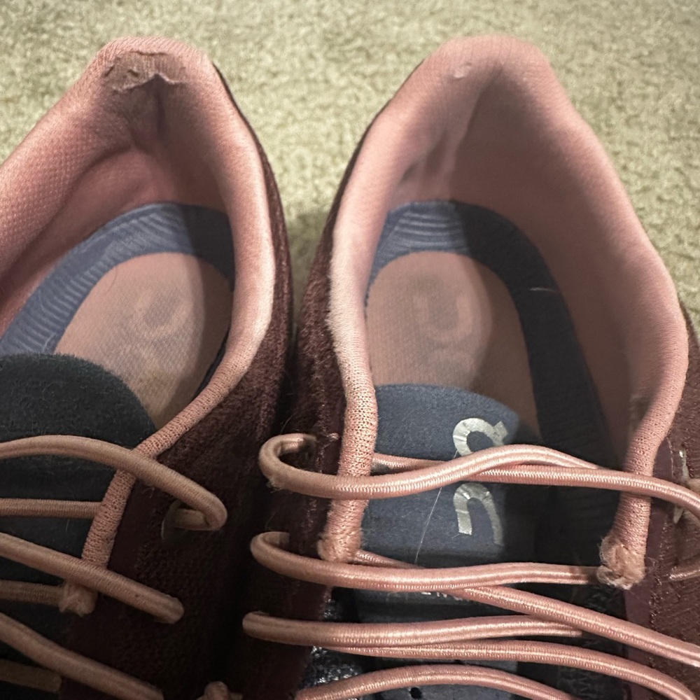 On Running Women's Sneakers in Burgundy and Navy - Picture 5 of 13